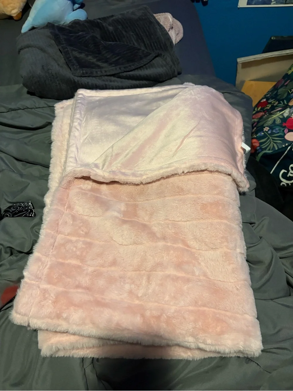 Plush Faux Fur Throw Blanket - Light Pink